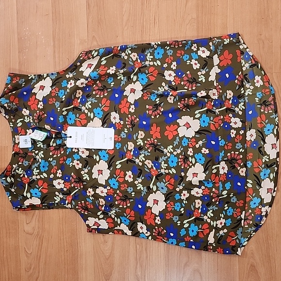 CAbi Tops - Cabi Wild Flower Sleeveless Top Style# 3981 New With Tags